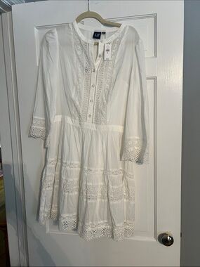 GAP Women’s White Lace Tiered Dress
